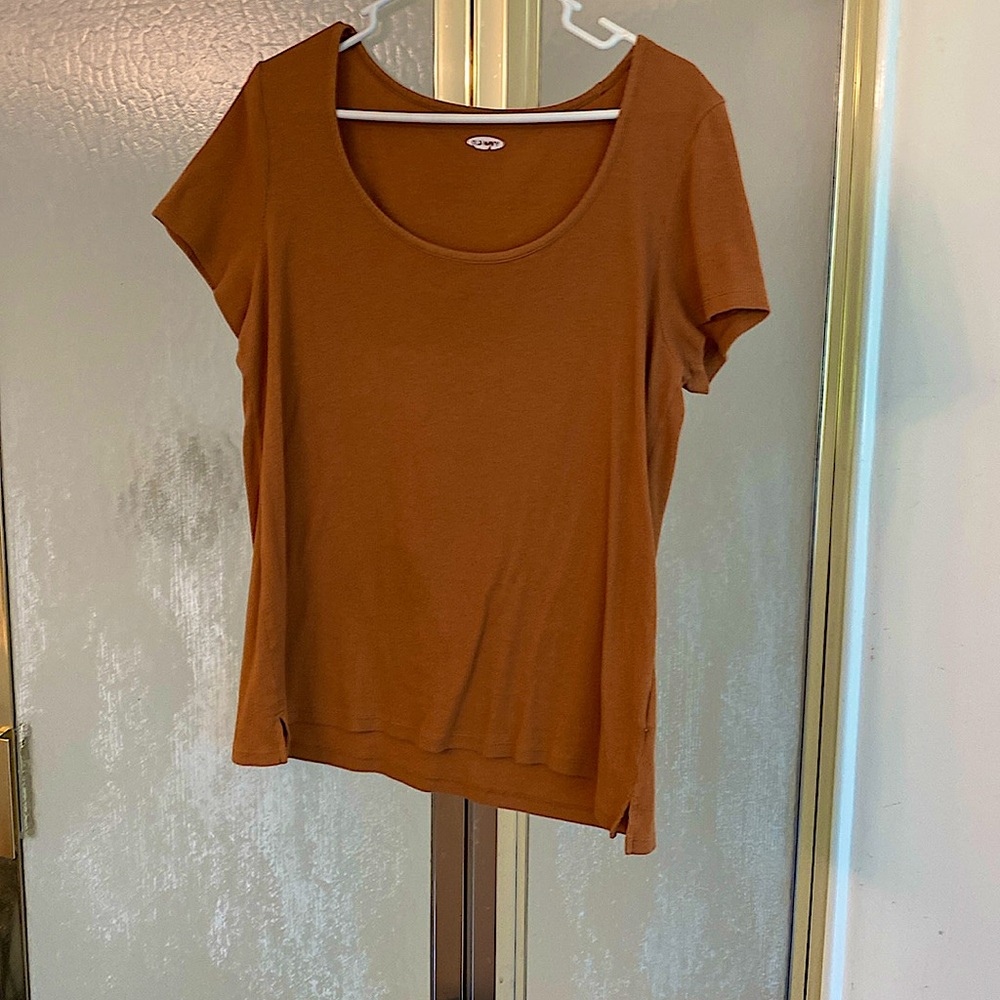 Old Navy Dark Mustard yellow tee shirt Used Not sure what size. Most likely L-XL